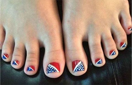 4th-of-july-toe-nail-designs-94_6 4 iulie modele de unghii de la picioare