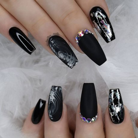 black-and-silver-fake-nails-01_13 Unghii False negre și argintii