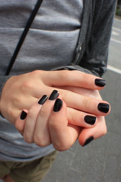 black-nail-polish-on-short-nails-19_6 Lac de unghii negru pe unghii scurte