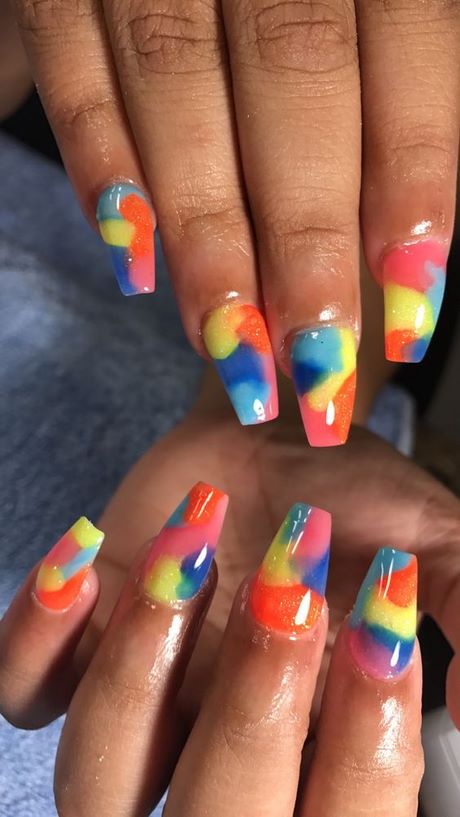 colourful-gel-nails-74_11 Unghii colorate cu gel