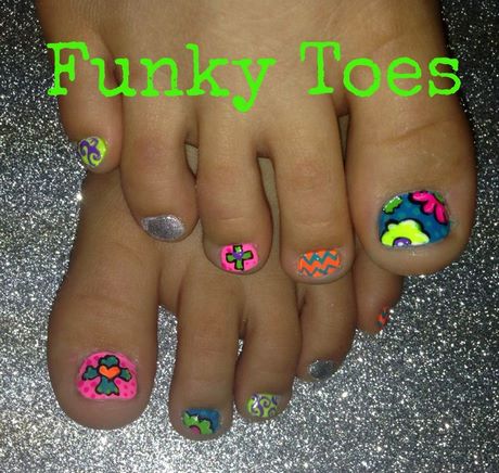 funky-toe-nail-art-17_4 Funky deget de la picior unghii