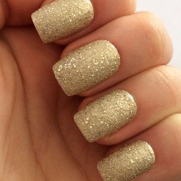 gold-fake-nails-02_3 Unghii false de aur