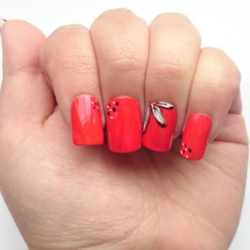 red-and-black-fake-nails-13_16 Unghii false roșii și negre