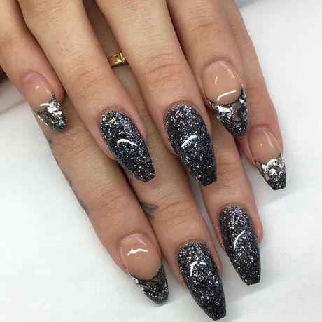 silver-and-black-acrylic-nails-07_16 Argint și unghii acrilice negre