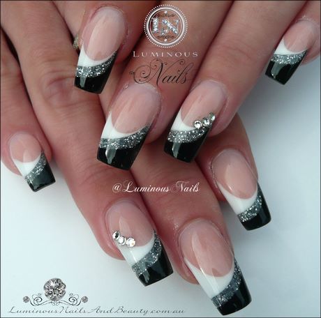 silver-and-black-acrylic-nails-07_18 Argint și unghii acrilice negre