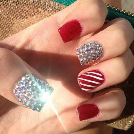 simple-christmas-nail-designs-for-short-nails-30_15 Modele simple de unghii de Crăciun pentru unghii scurte