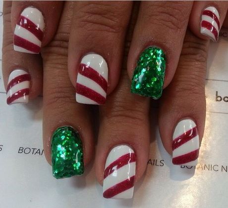 simple-christmas-nail-designs-for-short-nails-30_6 Modele simple de unghii de Crăciun pentru unghii scurte