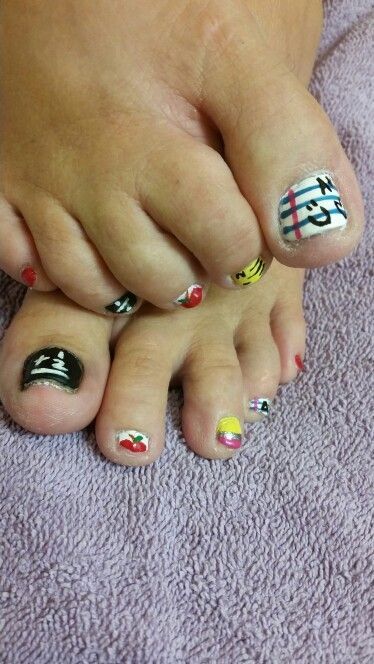 back-to-school-toe-nail-designs-34 Înapoi la școală toe unghii modele