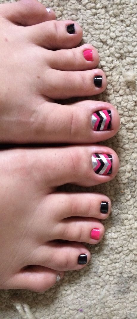 black-and-pink-toe-nail-designs-02_4 Modele de unghii negre și roz