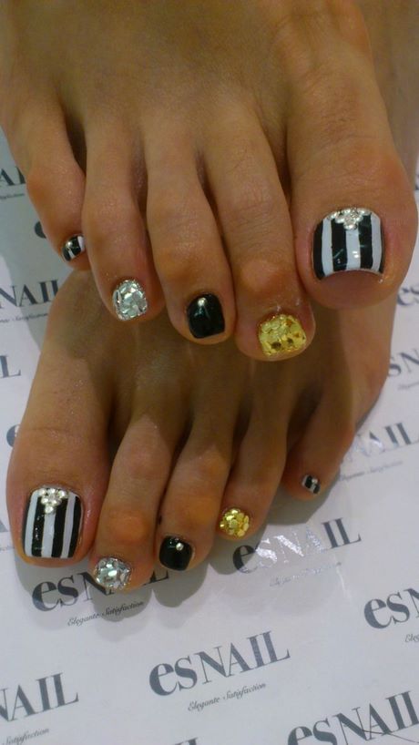 black-and-white-toe-nail-design-75_11 Design de unghii alb-negru
