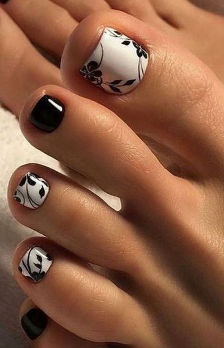 black-and-white-toe-nail-design-75_15 Design de unghii alb-negru