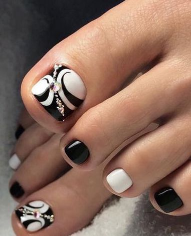 black-and-white-toe-nail-design-75_3 Design de unghii alb-negru