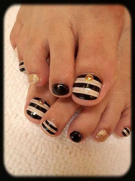 black-and-white-toe-nail-design-75_9 Design de unghii alb-negru