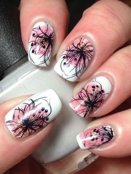 black-nails-with-pink-flowers-55_2 Cuie negre cu flori roz