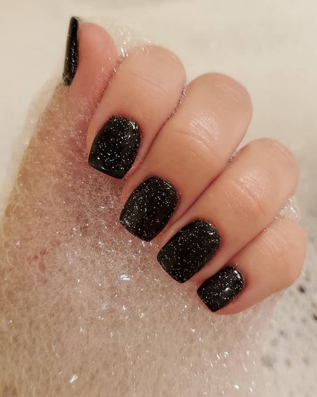 black-sparkly-nail-designs-97_18 Modele de unghii sclipitoare negre