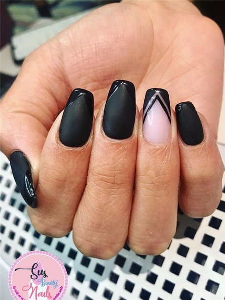 black-tip-nail-designs-44_19 Modele de unghii cu vârf negru