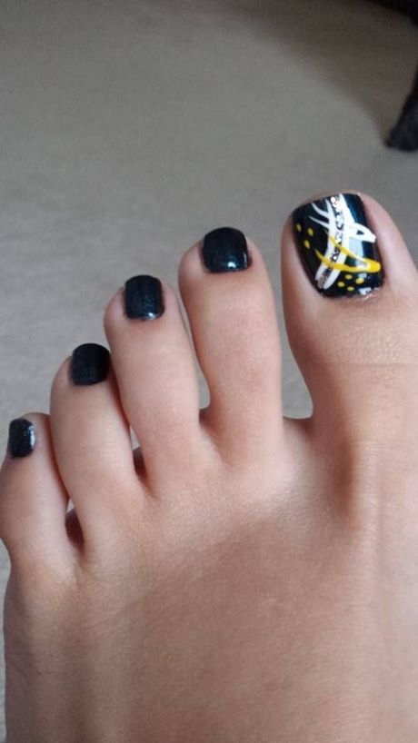 black-toes-with-design-30_19 Degetele de la picioare negre cu design