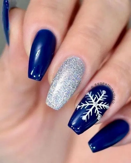 blue-and-white-christmas-nail-designs-94 Albastru și alb modele de unghii de Crăciun