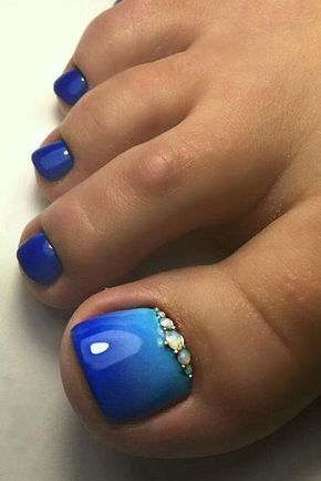 Albastru toenail modele