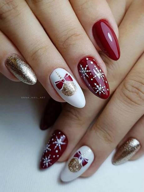 Crăciun roșu nail art