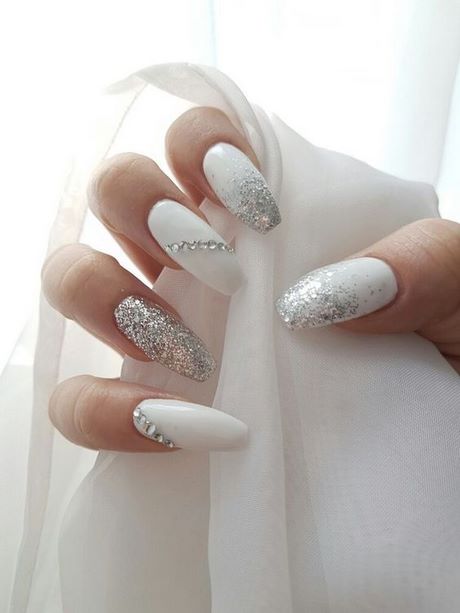 cute-nail-designs-with-white-polish-57_10 Modele drăguțe de unghii cu lac alb