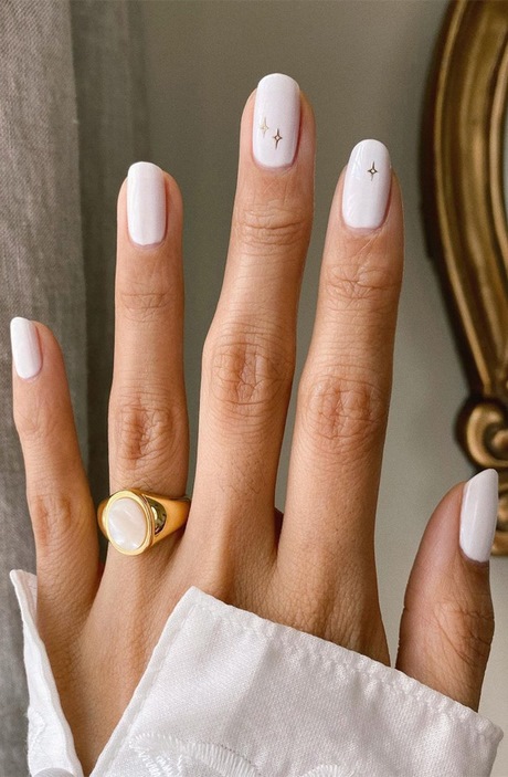 cute-nail-designs-with-white-polish-57_12 Modele drăguțe de unghii cu lac alb