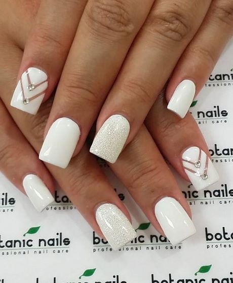 cute-nail-designs-with-white-polish-57_15 Modele drăguțe de unghii cu lac alb