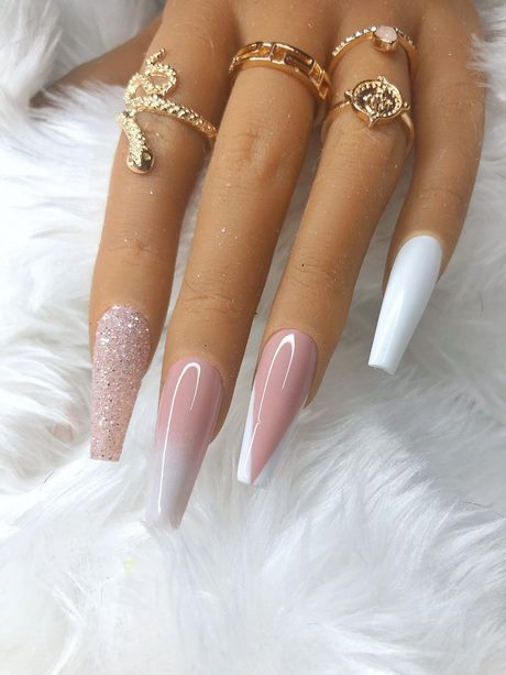 cute-nail-designs-with-white-51_18 Modele drăguțe de unghii cu alb