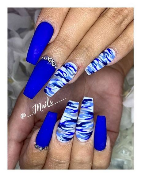 designs-on-blue-nails-61_5 Modele pe unghii albastre