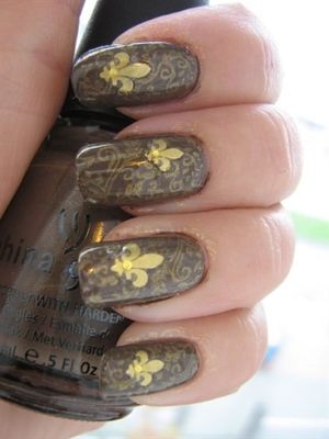 Fleur De Lis nail art