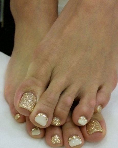 french-manicure-toes-with-design-37_11 Manichiura franceză degetele de la picioare cu design