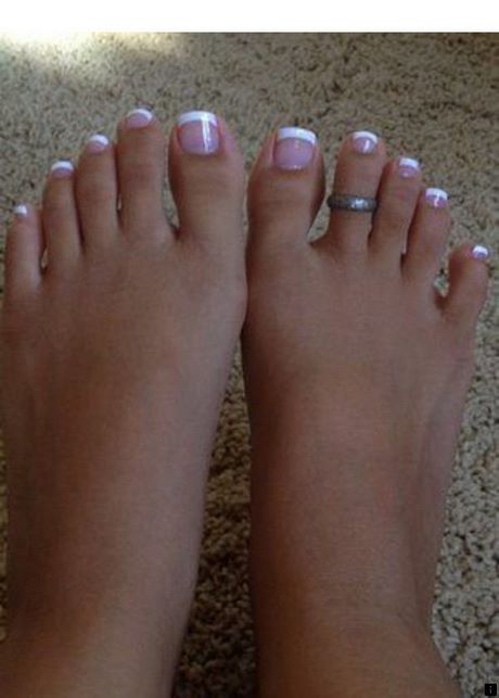 french-manicure-toes-with-design-37_15 Manichiura franceză degetele de la picioare cu design