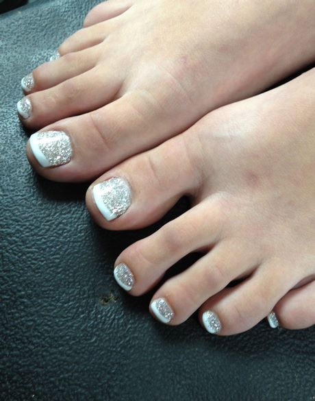 french-manicure-toes-with-design-37_5 Manichiura franceză degetele de la picioare cu design