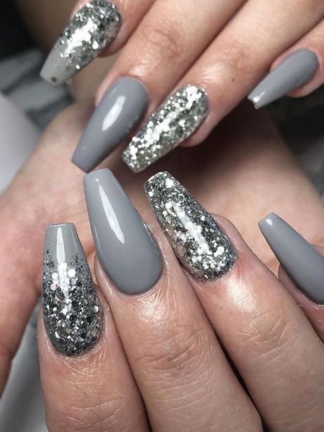 gray-and-silver-nail-designs-40_10 Modele de unghii gri și argint