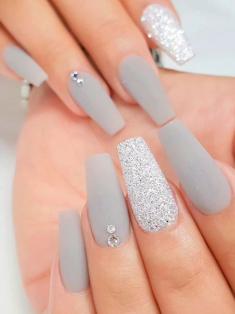 gray-and-silver-nail-designs-40_9 Modele de unghii gri și argint