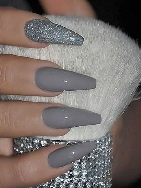 grey-and-silver-nail-art-65_14 Arta unghiilor gri și argintie