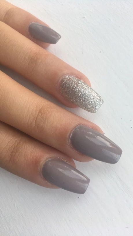 grey-and-silver-nail-art-65_18 Arta unghiilor gri și argintie