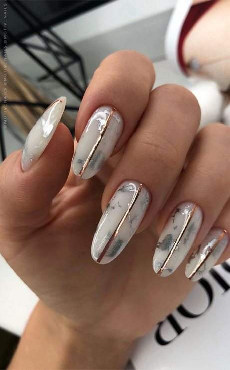 grey-and-white-marble-nails-24_11 Cuie de marmură gri și albă