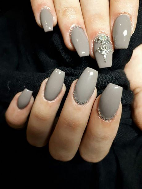 grey-color-nail-design-42_18 Design de unghii de culoare Gri