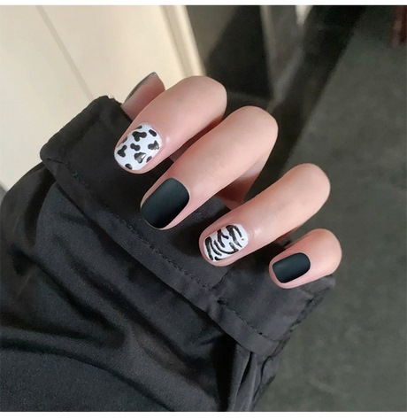 grey-leopard-print-nails-31 Unghii cu imprimeu leopard gri