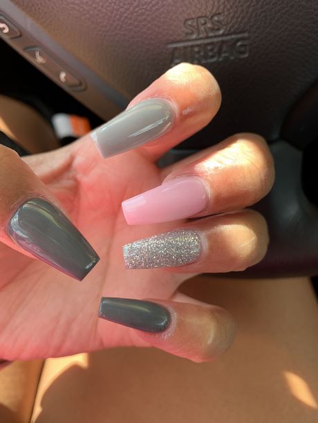 light-pink-and-grey-nail-designs-42_7 Modele de unghii roz și gri