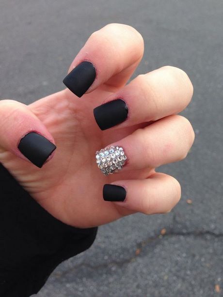 matte-black-nails-with-rhinestones-19_15 Unghii negre mat cu pietre