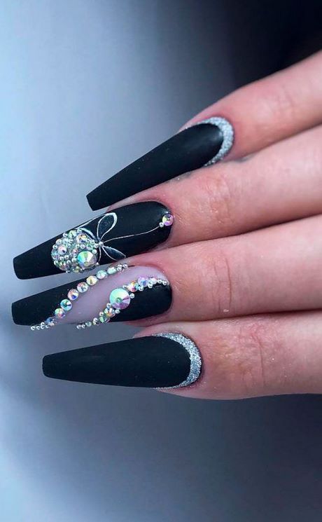 matte-black-nails-with-rhinestones-19_5 Unghii negre mat cu pietre