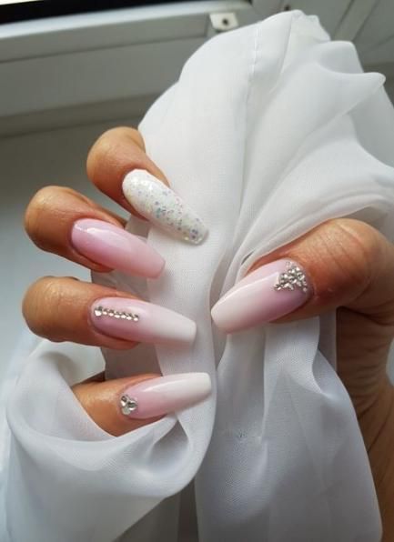 nail-designs-with-glitter-and-diamonds-33_15 Modele de unghii cu sclipici și diamante