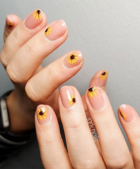 nail-designs-with-sunflowers-78_12 Modele de unghii cu floarea-soarelui