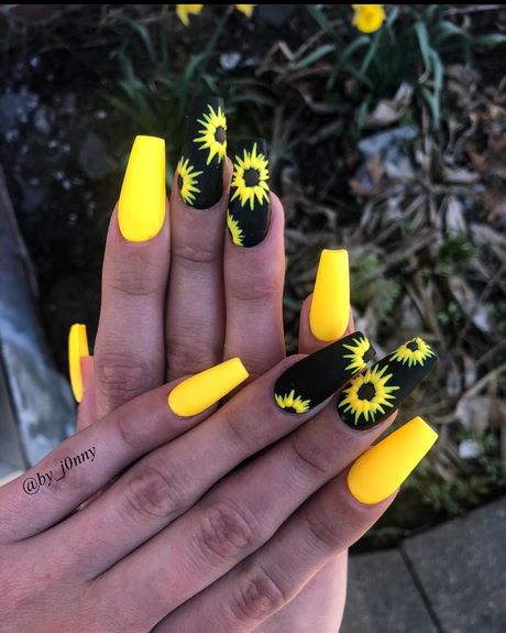 nail-designs-with-sunflowers-78_9 Modele de unghii cu floarea-soarelui