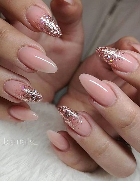 nails-with-glitter-tips-52_6 Cuie cu sfaturi sclipici