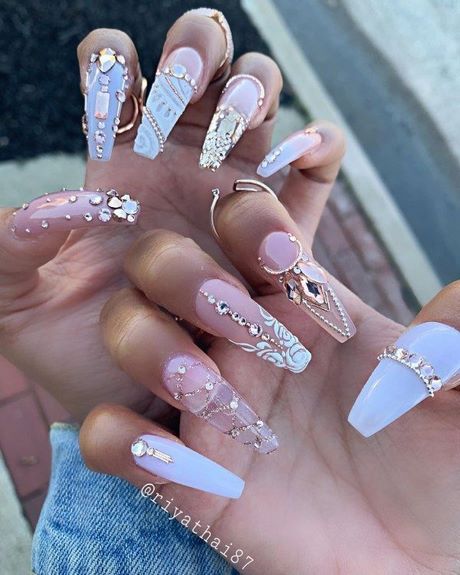 nails-with-stones-designs-91_10 Cuie cu modele de pietre