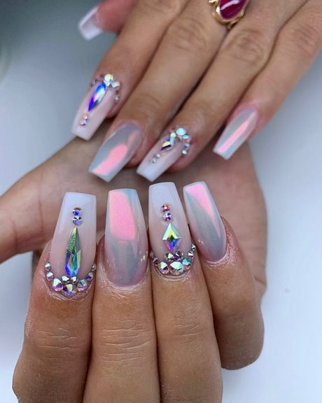 nails-with-stones-designs-91_19 Cuie cu modele de pietre