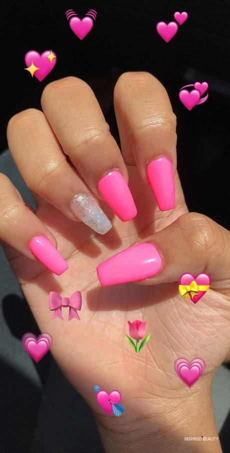 pink-nail-designs-with-rhinestones-88_17 Modele de unghii roz cu pietre